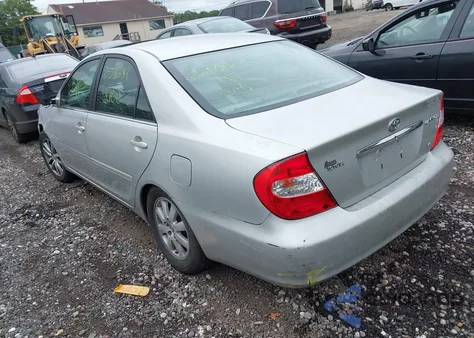 2002 Toyota Camry Xle V6 z USA, uszkodzony, nr VIN 4T1BF30KX2U010116